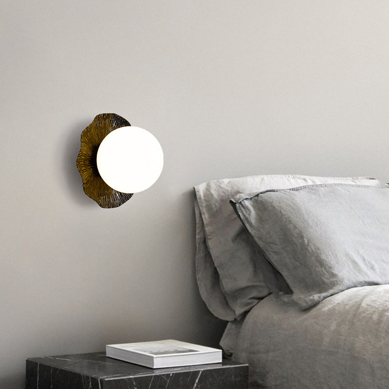 Single Modernism Golden/Black Wall Mounted Sconce Shaded Wall Light for Foyer