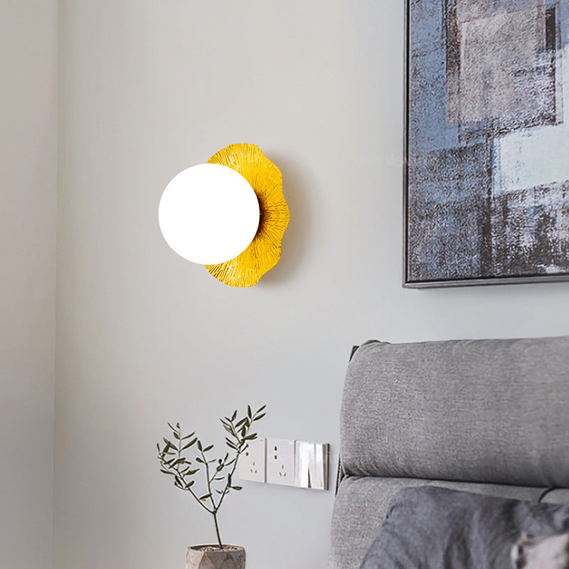 Single Modernism Golden/Black Wall Mounted Sconce Shaded Wall Light for Foyer