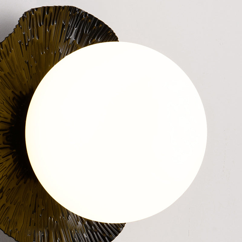 Single Modernism Golden/Black Wall Mounted Sconce Shaded Wall Light for Foyer