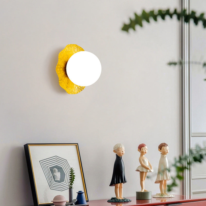 Single Modernism Golden/Black Wall Mounted Sconce Shaded Wall Light for Foyer