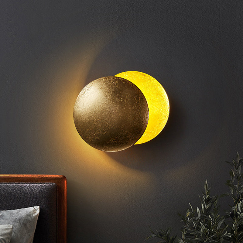 Rotatable LED Wall Sconce Post Modern Iron Round Wall Light in Gold