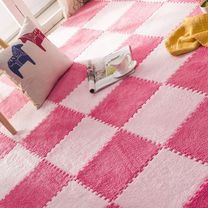 Indoor Carpet Tiles Color Block Interlocking Stain Resistant Carpet Tiles