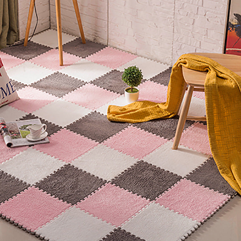 Indoor Carpet Tiles Color Block Interlocking Stain Resistant Carpet Tiles