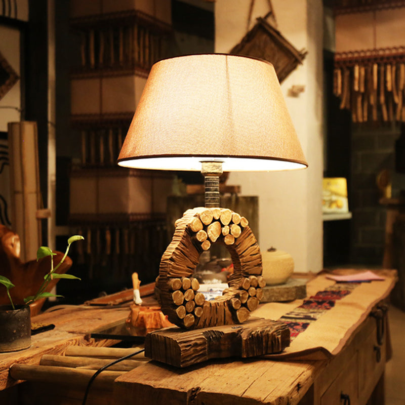 Lampada da comodino classica affusolata con 1 luce per comodino in tessuto marrone con base in legno
