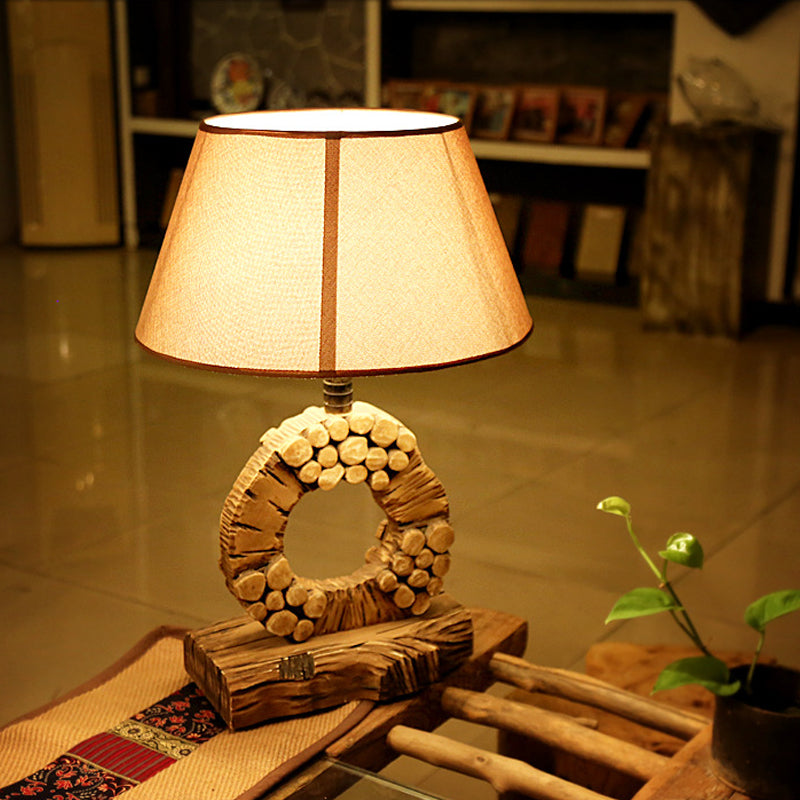 Lampada da comodino classica affusolata con 1 luce per comodino in tessuto marrone con base in legno