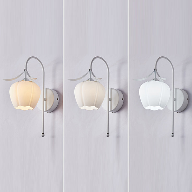 Modern Simple Wall Light Frosting Iron Flower Shape Wall Lamp for Bedroom