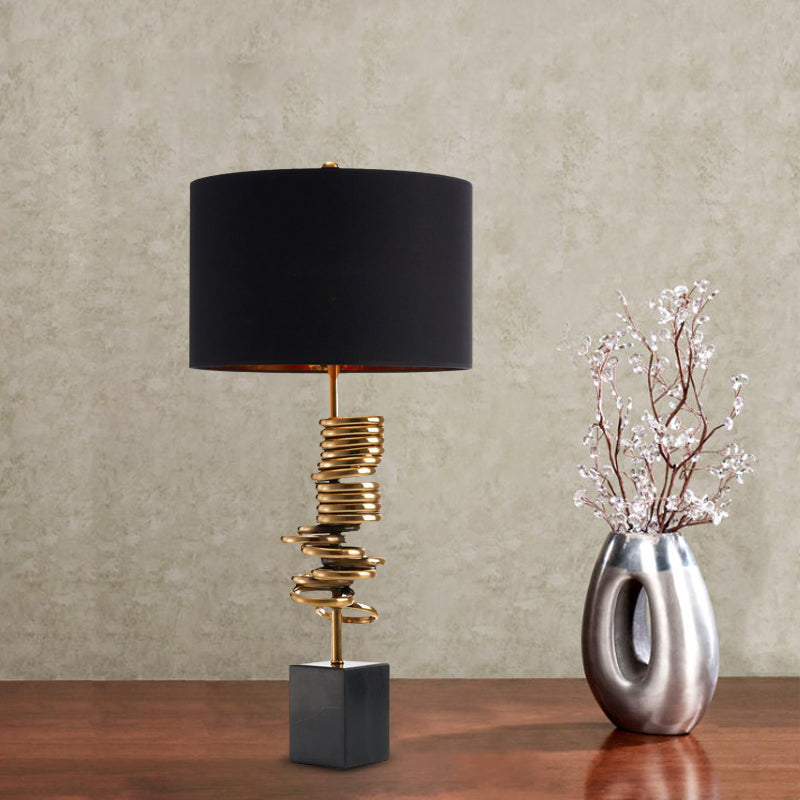 Table à anneau multi-halo Lumière Métal moderne 1 lampe de nuit en laiton en laiton avec tambour noir Shade
