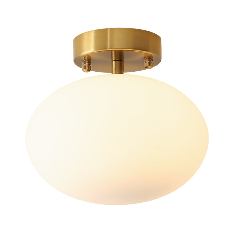 Gouden ovale semi-inbouwlamp Minimalistisch 1-lichts crèmekleurig glas dicht bij plafondlamp voor slaapkamer