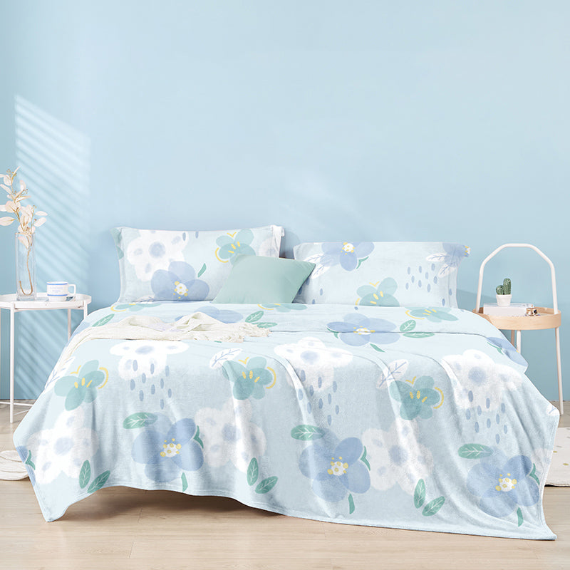 Blue Bed Sheet Floral Pattern Wrinkle-Free Fade Resistant Flannel Bed Sheet