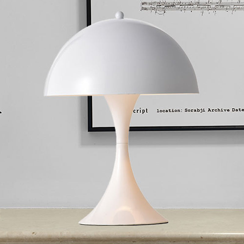 Table de nuit à champignon blanc / noir blanc Light moderne 1 lampe de bureau créative en métal clair pour le salon