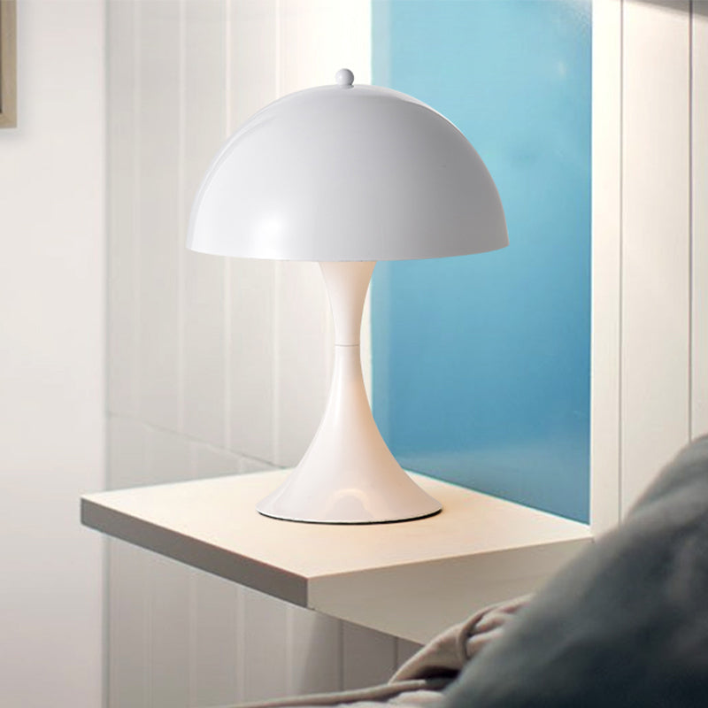 Table de nuit à champignon blanc / noir blanc Light moderne 1 lampe de bureau créative en métal clair pour le salon