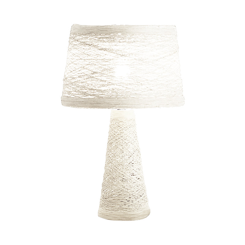 1 Bulbe Salle Bureau Light Style Asian White / Tan Reading Livre lampe avec ombre en rotin
