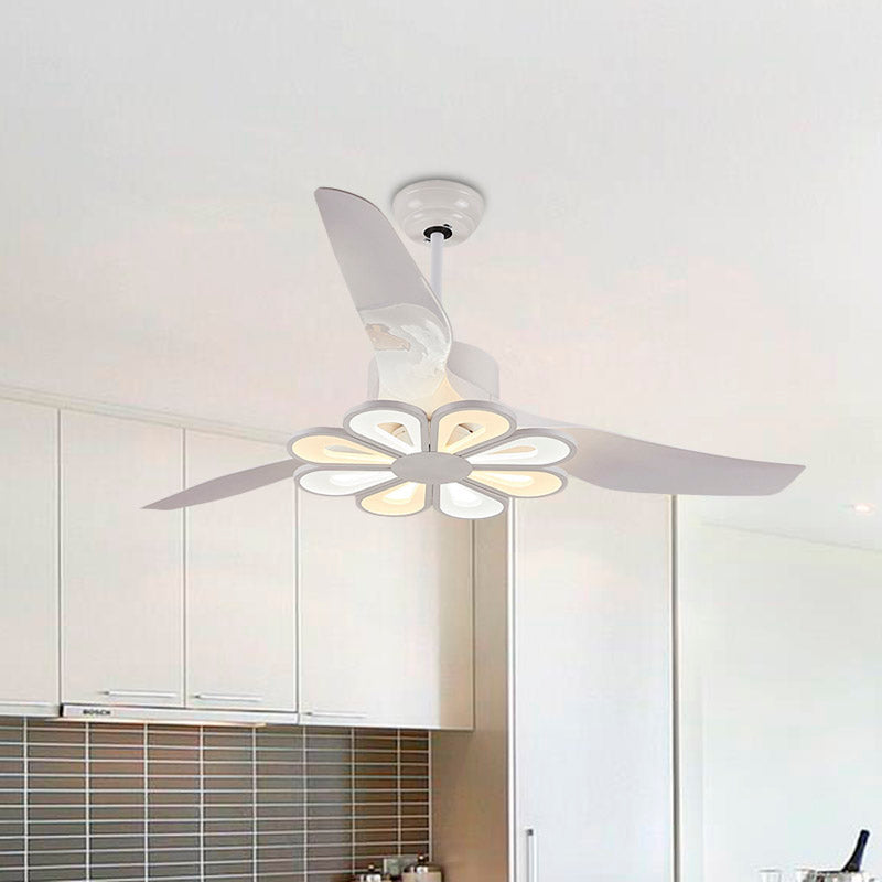Metallic Fan Hanging Fan Light Contemporary 50 "Wide Led White Semi Flushmount mit 3 Klingen