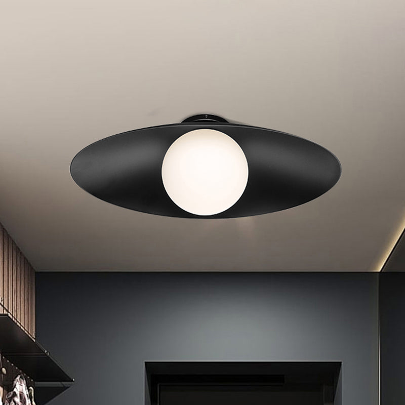 Plafonnier de couloir à 1 lumière en verre dépoli à montage encastré Orb simple en noir/blanc avec abat-jour ovale en métal