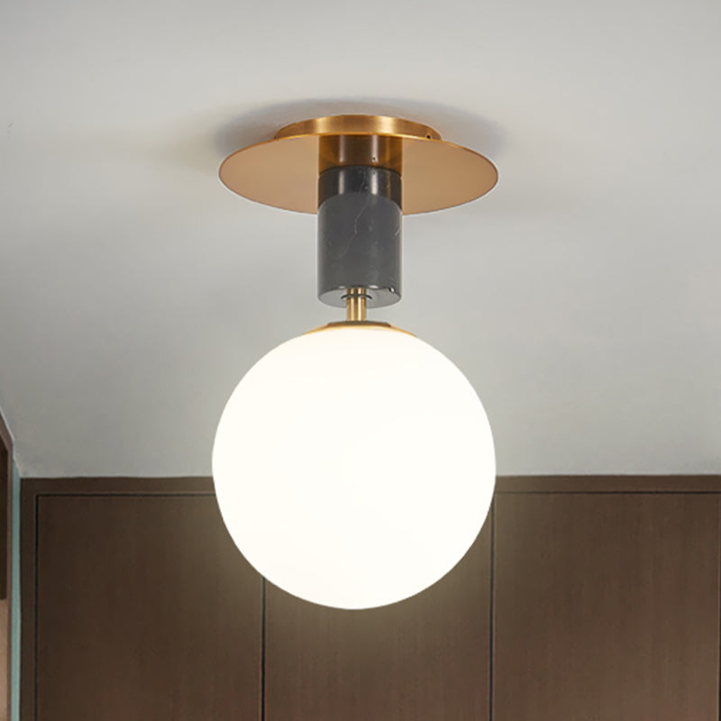 Matglazen bolvormige inbouwverlichting Minimalistisch 1/2-licht plafondgemonteerd armatuur in goud voor slaapkamer