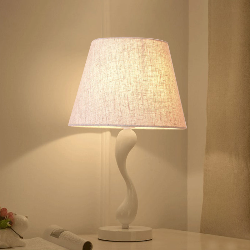 Luz de mesita de noche ondeando la luz de metal contemporáneo 1 lámpara de escritorio de tela de linaza para la cama para la cama