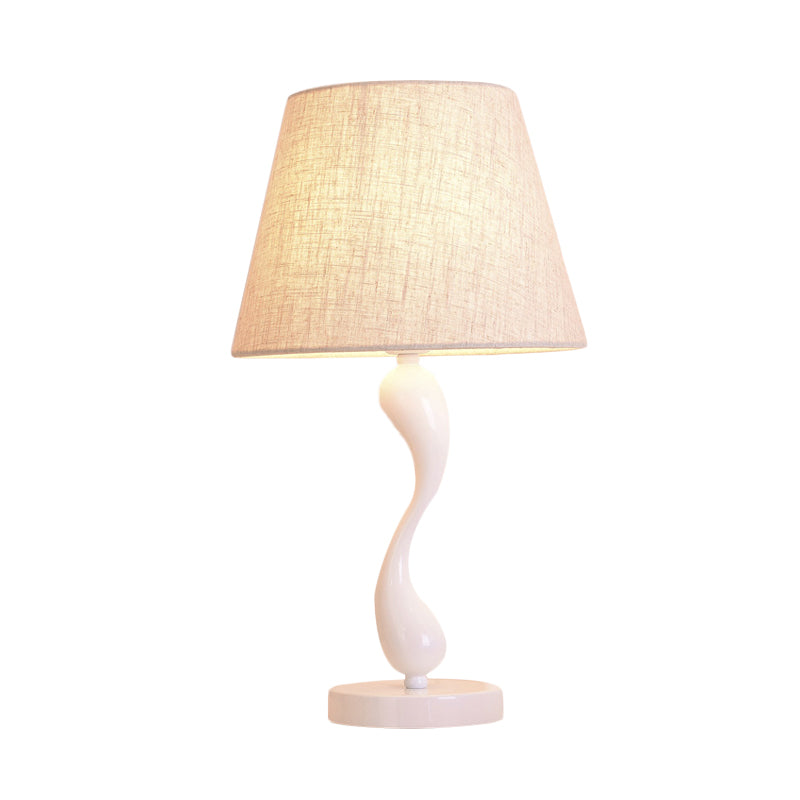 Luz de mesita de noche ondeando la luz de metal contemporáneo 1 lámpara de escritorio de tela de linaza para la cama para la cama
