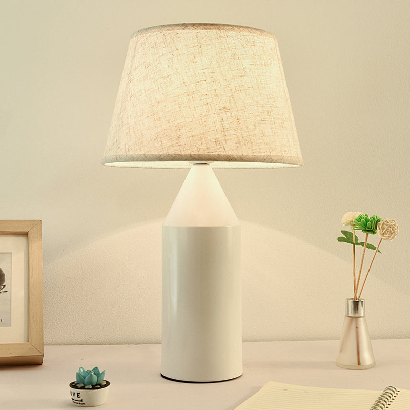 Lampada da comodino metallizzata Pencil Lampada da lettura moderna in tessuto bianco a 1 testa per camera da letto