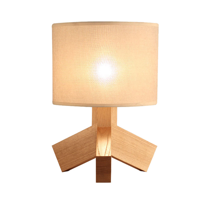 Basede beige Trippiede Distanza Light Modernist 1 Lampada da tavolo notturno in legno leggero con tonalità in tessuto tamburo