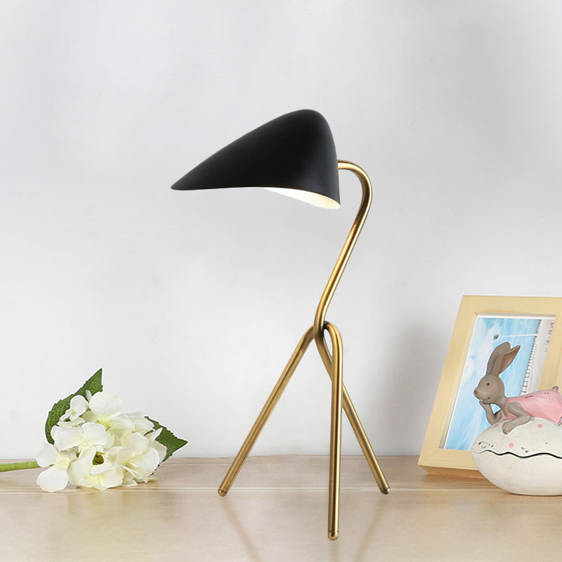 Abstract bureaulamp post modern metallic 1 licht zwart en messing creatieve tafellamp voor slaapkamer