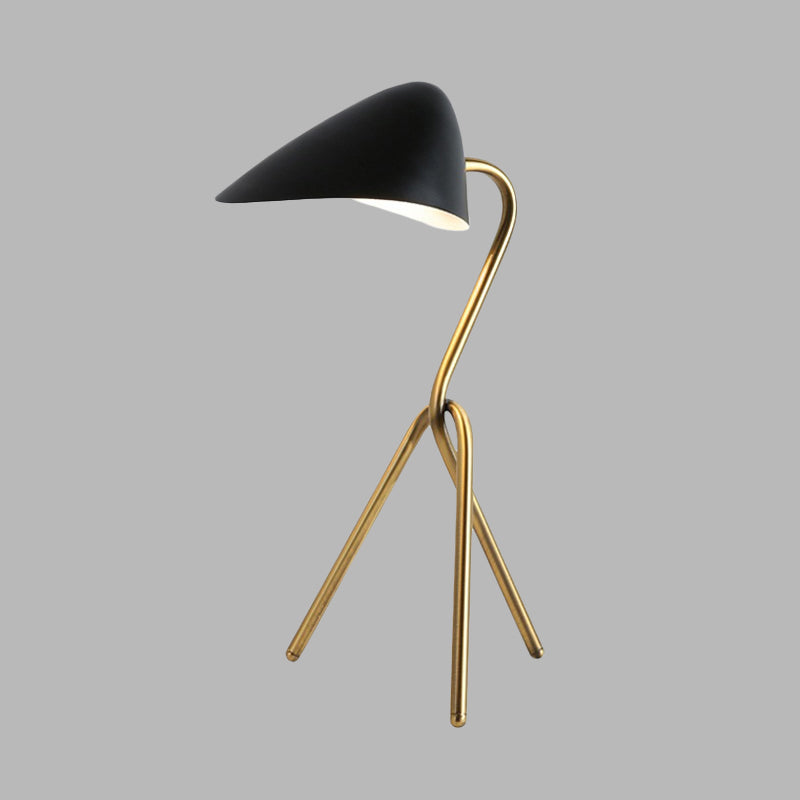 Lámpara de mesa creativa de latón y negro con 1 luz metálica moderna y poste de luz de escritorio abstracto para dormitorio