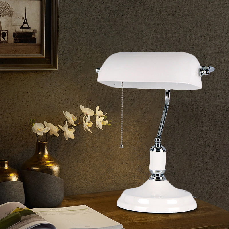 Table de nuit à demi-cylindre classique clair verre blanc 1-Light Light Pull Chain Desk Lampe