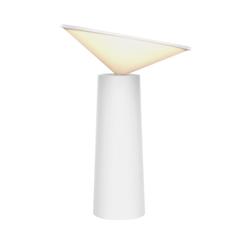 Lámpara moderna de lectura LED Lámpara de mesa de metal de torre blanca ligera con sombra de plástico