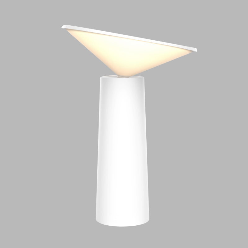 Lámpara moderna de lectura LED Lámpara de mesa de metal de torre blanca ligera con sombra de plástico