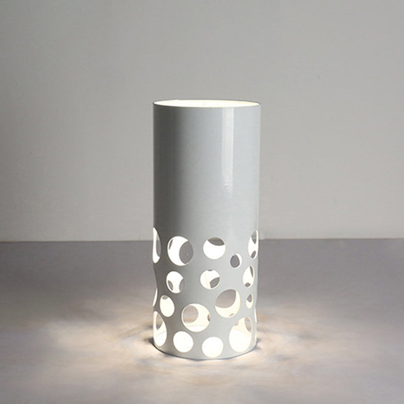 Lampe de table LED pour salon de thé, finition blanche moderniste, lampe de bureau avec abat-jour en métal cylindrique creux