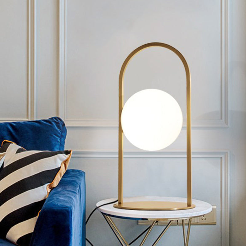 Post moderner ovaler Ringtisch Leuchte Metall 1 Glühbirnen Wohnzimmer Schreibtischlampe in Messing mit Ballmilchglasschatten