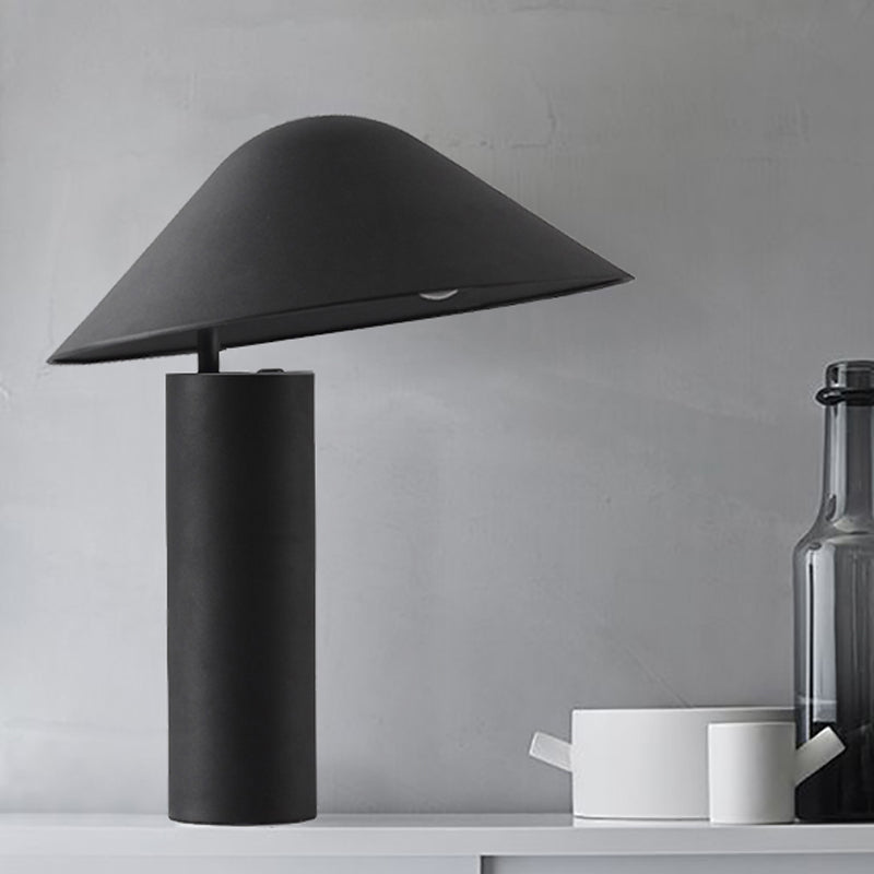 Lampada da tavolo a fungo Lampada da scrivania da comodino modernista in alluminio a LED in nero con base cilindrica in ferro