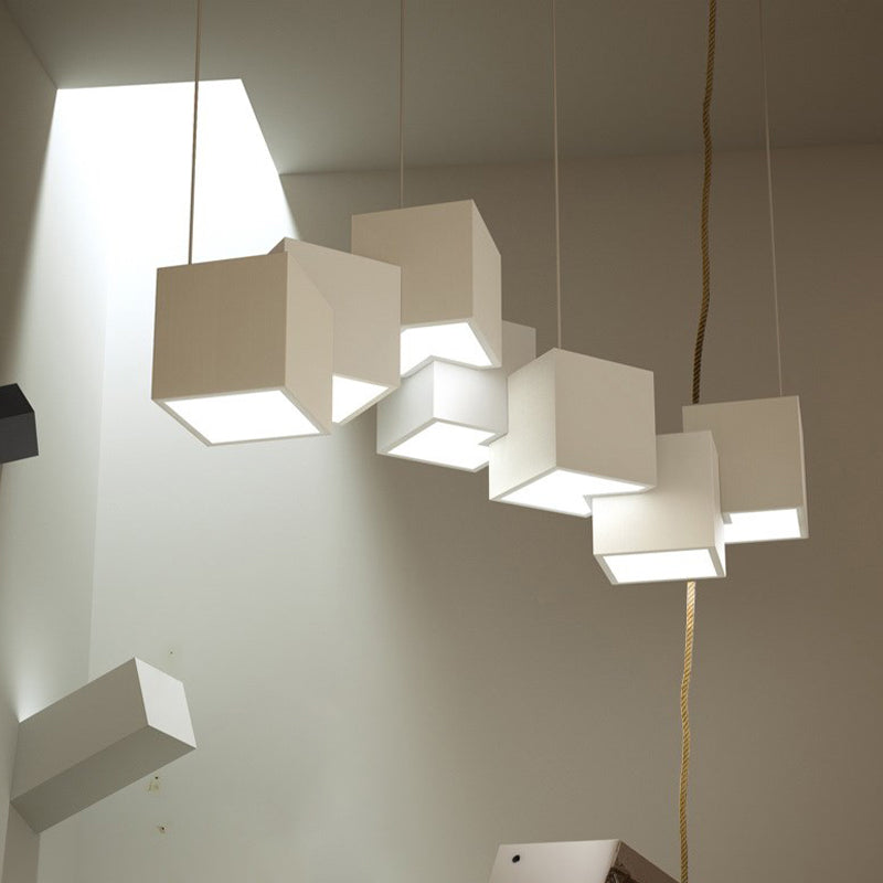 Black/Nero Spliced Cube Soffio Light Modernist 8 Luci Light Metal LED Lampada a sospensione in luce bianca/calda, larghe 25,5 "/28"