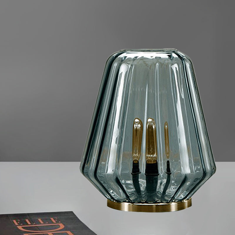Illuminazione da scrivania a forma di urna dorata Lampada da comodino postmoderna in vetro prismatico trasparente a 1 testa