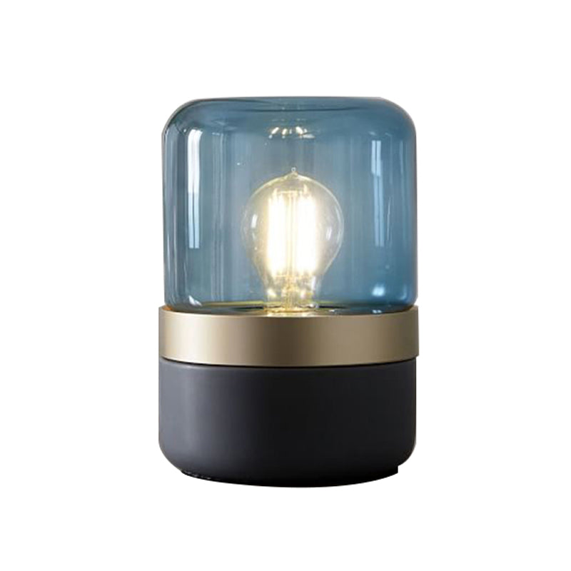 1 Glühbirnenschlafzimmer kleiner Schreibtisch Helles, graues Tischlampe mit Zylinder hellblauer Glasschatten