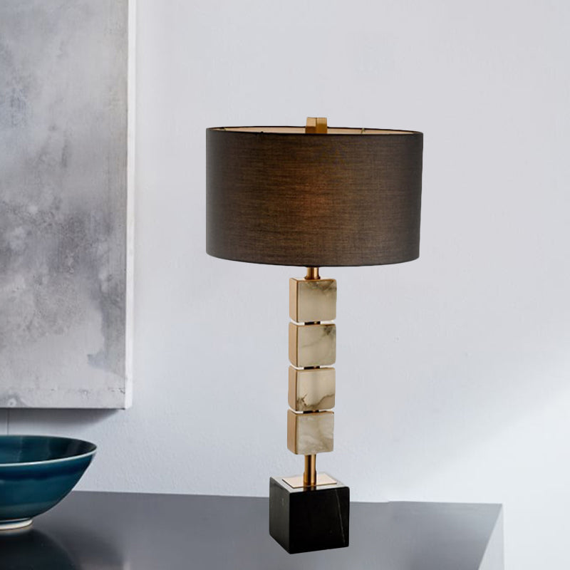 Iluminación de mesa de tela de batería Modernismo de escritorio marrón de 1 luz con base de mármol de cubo