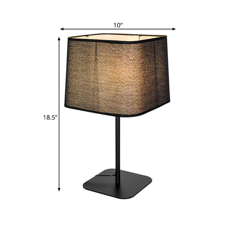 Simplicity Lámpara de mesa de noche con 1 bombilla, lámpara de escritorio enchufable cuboide negra con pantalla de tela para mesita de noche