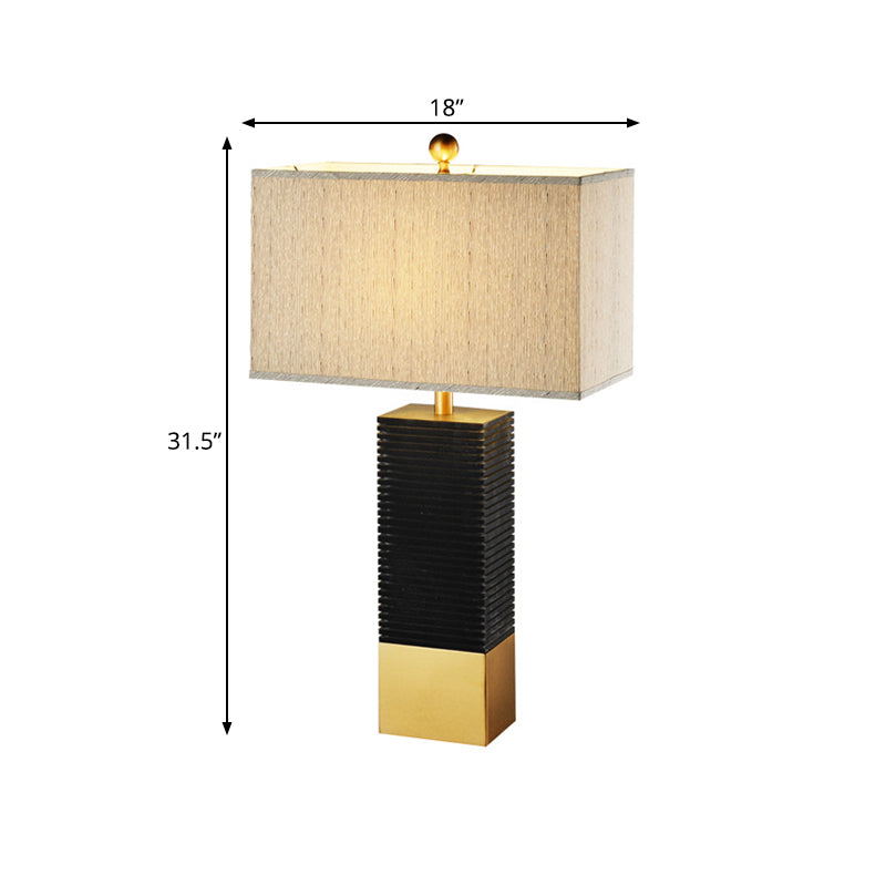 Finitura nera rettangolo scrivania modernismo modernismo 1-bulba lampada da tavolo metallica con tonalità in tessuto beige