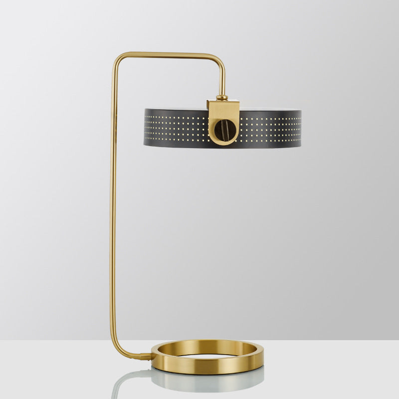 Luz de mesa de dormitorio redonda Lámpara de escritorio de modernismo metálico de 1 bulbo en oro con diseño hueco
