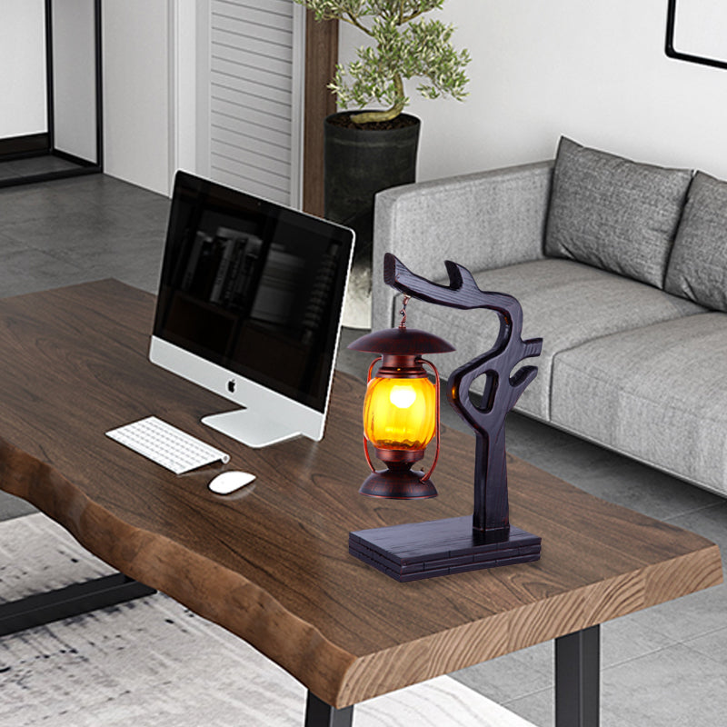 Lampe de bureau au kérosène d'usine, éclairage de table en verre jaune clair à 1 lumière en cuivre avec motif d'arbre en bois