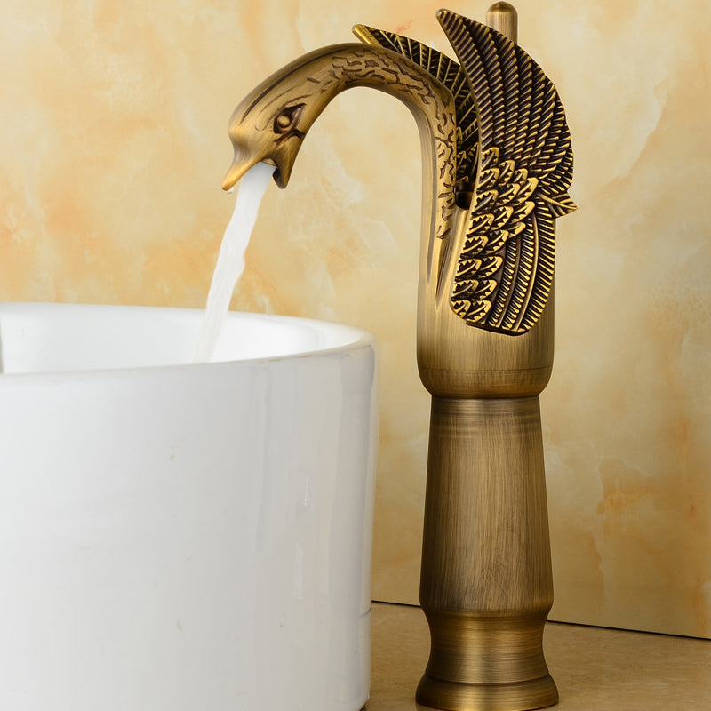Traditional Wide Spread Bathroom Faucet 1-Handle Lavatory Faucet