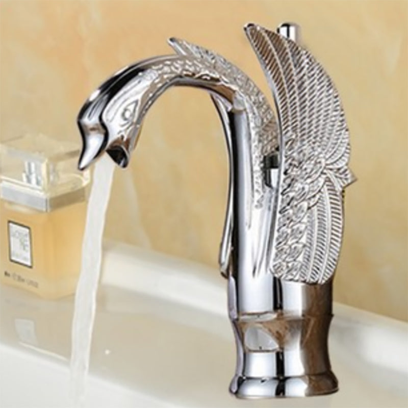 Traditional Wide Spread Bathroom Faucet 1-Handle Lavatory Faucet