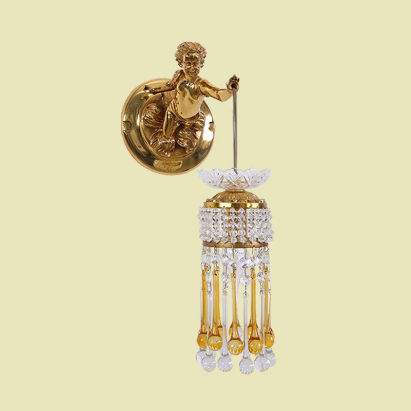 Lampe murale du salon en larme traditionaliste et verre ambre 1 lumière murale en laiton en laiton avec cristal et conception d'ange
