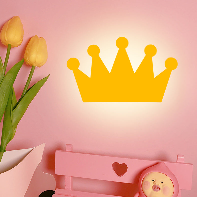 Mooie cartoon kroon wandmuur licht houten energiebesparende ledwand sconce voor kinderslaapkamer