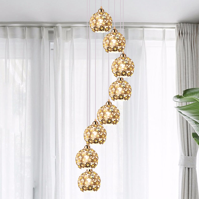5/8 Köpfe Multi -Licht Deckenleuchte modernistische gewölbte metallische Hanglampe in Silber mit Bernsteinkristallakzent