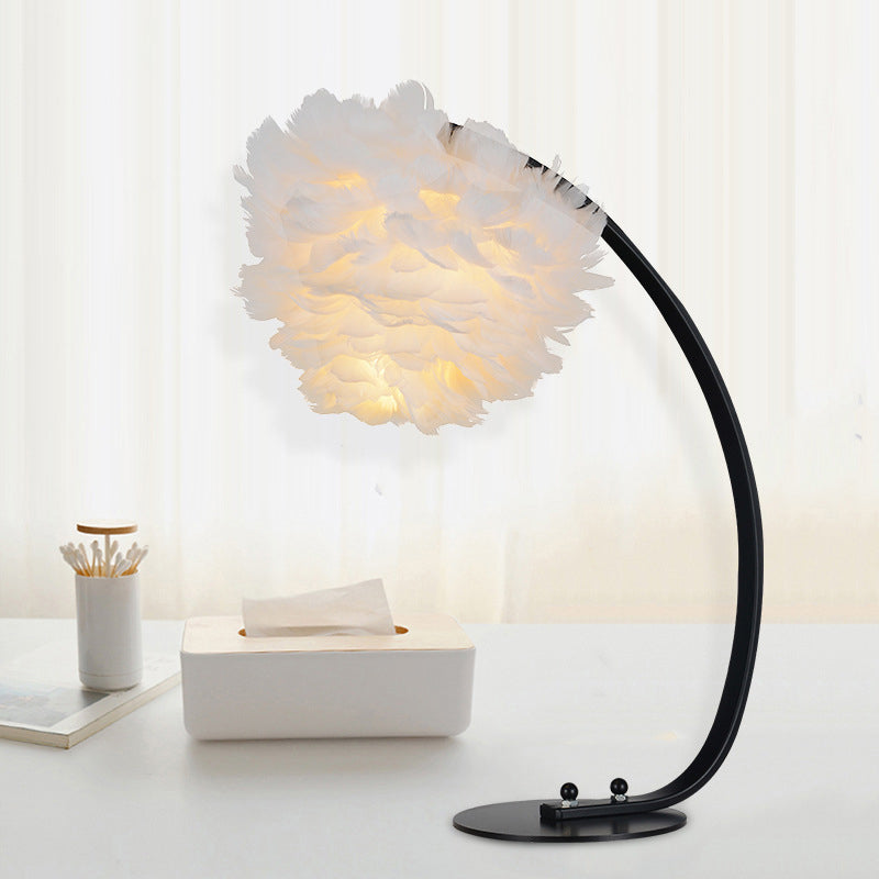 Éclairage de table de nuit de nuit moderniste Blossom Feather LAMPE