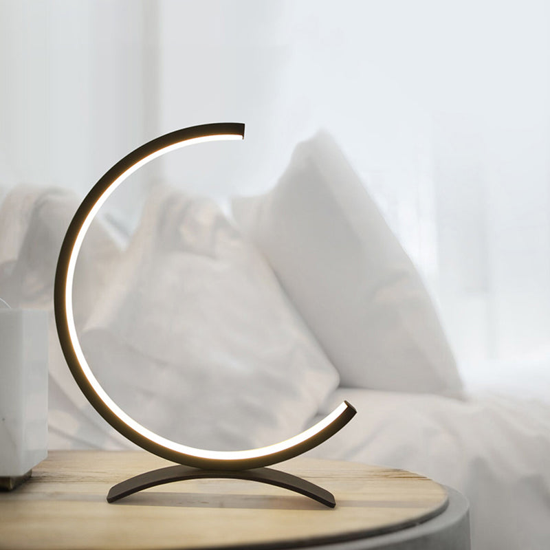Lampes de chevet en forme de C en C moderniste acrylique LED Black / Gol Light Light avec arche base pour chambre à coucher