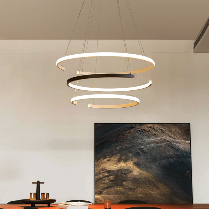 Schwarz-Weiß-3-Stufe C-Form Kronleuchter modernistischer Acryl-LED Hängende Lampe für Wohnzimmer angezündet