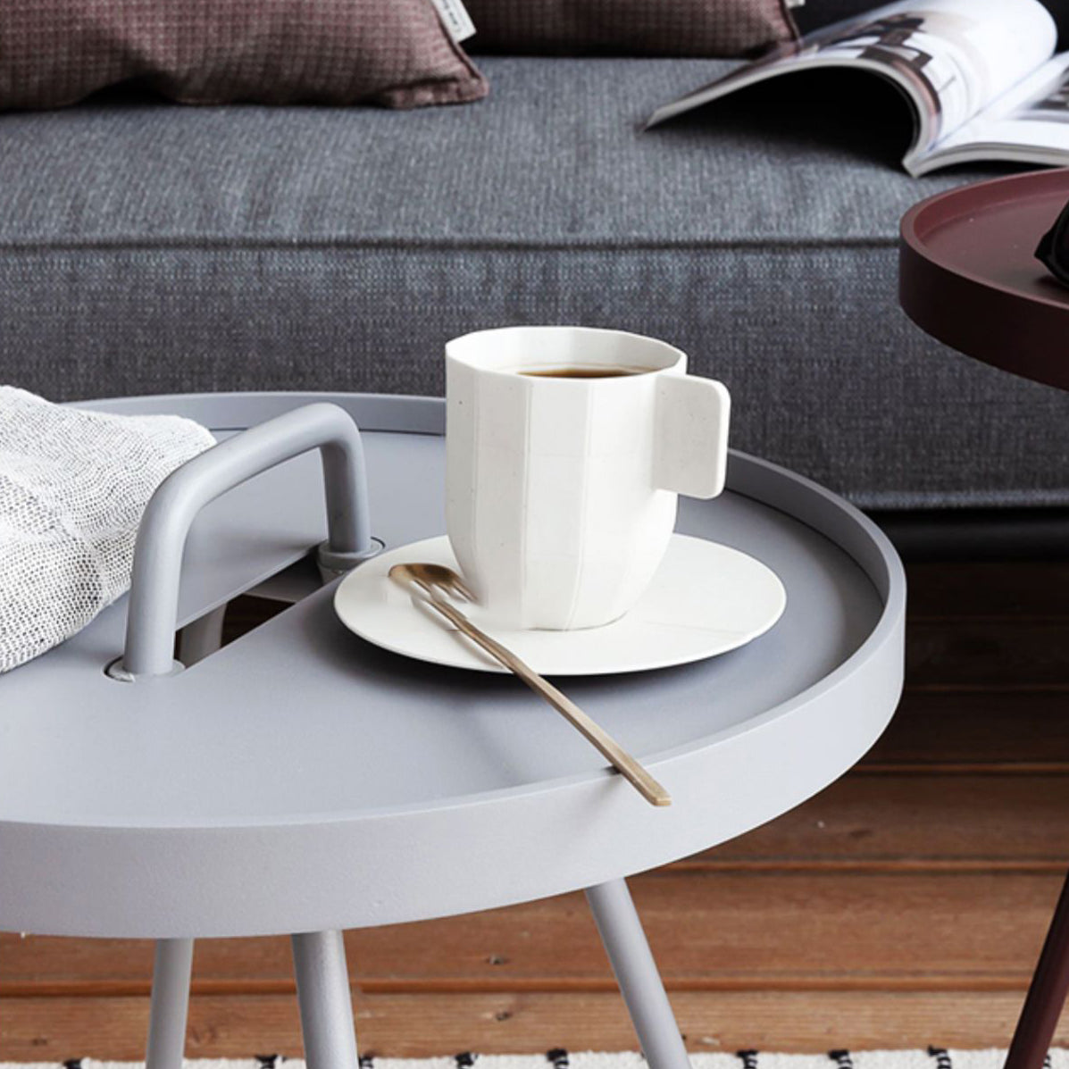 Modern Style Round Side Table Aluminum Rust Resistant Patio Table