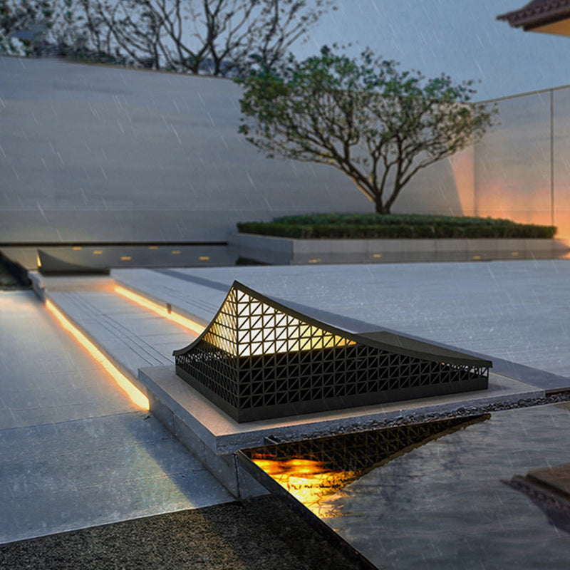 Black Solar Lawn Light Modern Outdoor Lighting for Courtyard