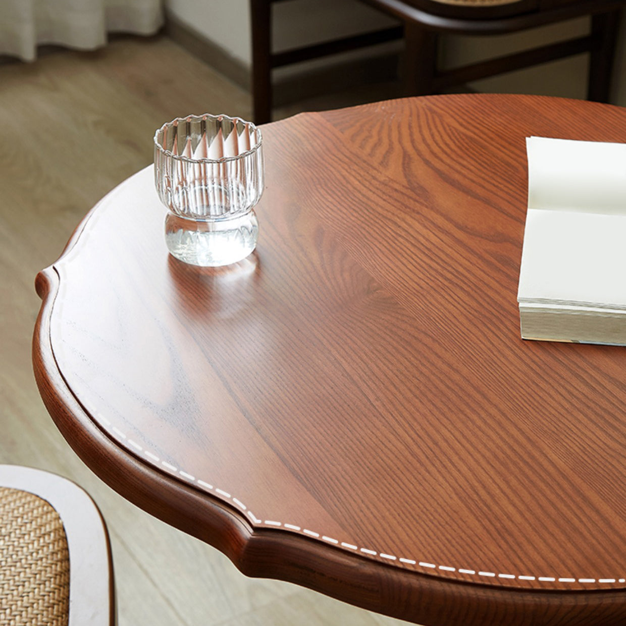 Round Solid Wood Dining Table Indoor Iron Pedestal Dining Table